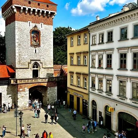 Cinema With A View Of Old Town Apartman *