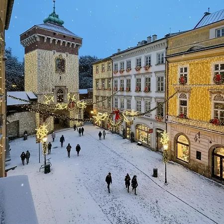Cinema With A View Of Old Town Apartman *